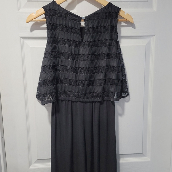 Sleeveless black maxi dress with lace overlay. Petite size S - Picture 6 of 13